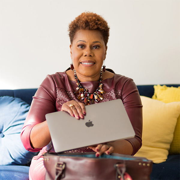 coahing-denise-computer-blue-yellow@0.5x-1